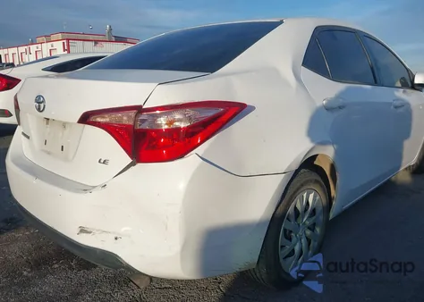 2018 Toyota Corolla Le z USA, uszkodzony, nr VIN 2T1BURHE7JC012865